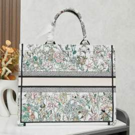 Picture of Dior Handbags _SKUfw239221758fw